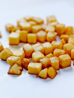 Karamellisierte Ananaswürfel