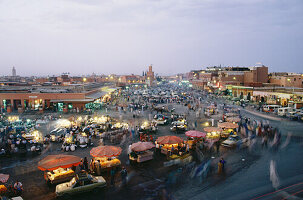 Busy market square with market stalls, Djemaa el Fna, Medina, Marrakech, Marocco, Africa