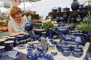 Stand der Töpferei Reichmann in Bürgel, Weimarer Töpfermarkt, Weimar, Thüringen, Deutschland