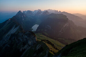 Furgglenfirst-Stauberenfirst-Säntis mit Sämtisersee, Apenzeller Land, Schweiz