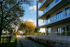 Residential buildings on the Havel in Potsdam West, Potsdam, State of Brandenburg, Germany