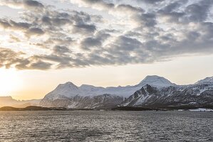 Sonnenuntergang am Lyngenfjord, Lyngen Alpen, Tromsø, Norwegen, Europa