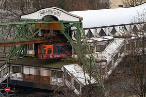 Exterior shot, winter, suspension railway in Wuppertal, Bergisches Land, North Rhine-Westphalia, Germany, Europe