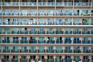 Celebrity Eclipse, entry in the port