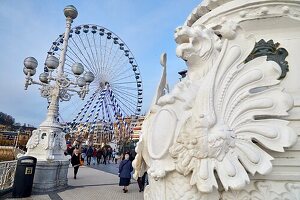 Weihnachtsriesenrad, Paseo de La Concha, Alderdi Eder Park, Donostia, San Sebastian, Gipuzkoa, Baskenland, Spanien, Europa