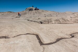 Aserbaidschan, Qobustan, Schlammvulkane und Besucher.