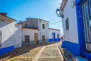 Straße. Campo de Criptana, Provinz Ciudad Real, Castilla La Mancha, Spanien.