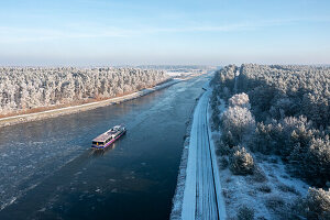 Barge on the Mittelland Canal, winter landscape, winter forest, Niegripp, Saxony-Anhalt, Germany