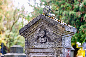 Friedhof St. Peter & Basilika in Straubing in Niederbayern in Deutschland