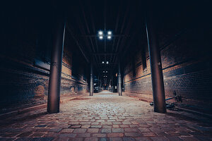 Night shot at the Kibbelsteg, Hamburg warehouse district