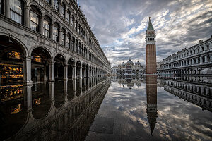 Italien, Veneto, Venedig, Markusplatz, Piazza san Marco, Aqua Alta, Markusdom, Morgenstimmung, Überschwemmung