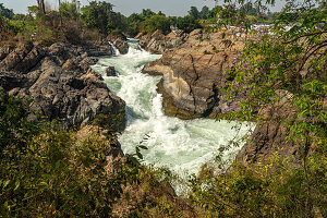 Li Phi Somphamit waterfall on the Mekong, Si Phan Don, Champasak Province, Laos, Asia