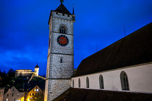 Das Schloss Munot und die reformierte Kirche St. Johann bei Nacht, Schaffhausen, Kanton Schaffhausen, Schweiz