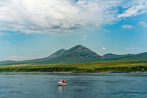  Great Britain, Scotland, Islay ferry, entrance to the Sund of Jura, Paps of Jura in the background 