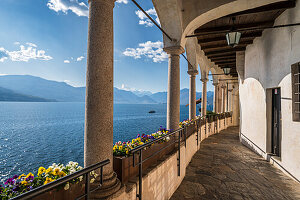 Ausblick vom Kloster Santa Caterina del Sasso, Provinz Varese, Lago Maggiore, Lombardei, Italien, Europa