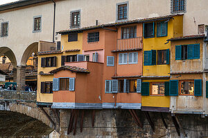  View of Ponte Vecchio bridge, Florence (Italian: Firenze, Tuscany region, Italy, Europe 