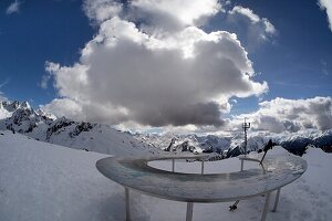 Aussichtspunkt im Skigebiet Hochzeiger, Pitztal im Winter, Tirol, Österreich
