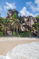 Mächtige Granitfelsen am Grand Anse Beach, La Digue, Seychellen, Indischer Ozean, Afrika