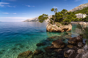  The landmark Brela Stone or Kamen Brela on the beach Punta Rata near Brela, Croatia, Europe  