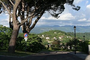 Blick von der Burg Borgo Castello zur Slowenischen Grenze, Gorizia, Friaul, Nord-Italien, Italien