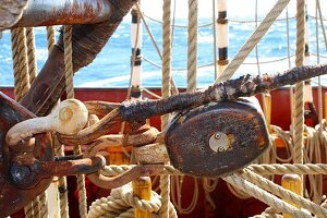  By sailing ship on the North Sea 