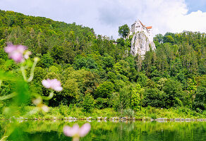 Burg Prunn über der Altmühl im Altmühltal in Niederbayern in Deutschland