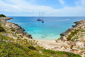 Strand in der Bucht Perna, Palmizana, St. Clement Insel, Hölleninseln (Pakleni Inseln), vor der Insel Hvar, Dalmatien, Kroatien, Südosteuropa