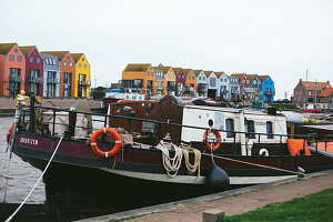 Stavorn, Niederlande, Bunte Gebäude, Hafen, Boote, Dock