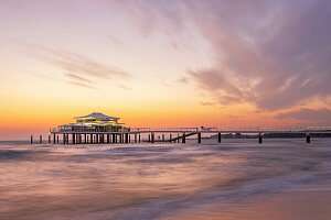  View of the Mikado Teahouse on the Seeschloesschenbruecke in Timmendorfer Strand, Baltic Sea, Ostholstein, Schleswig-Holstein, Germany 