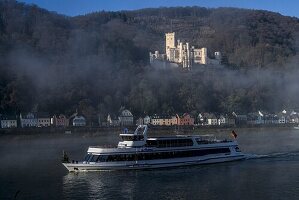  Stolzenfels Castle in the morning mist, excursion boat in the foreground, Koblenz, Upper Middle Rhine Valley, Rhineland-Palatinate, Germany 