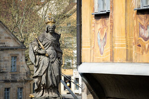 Statue der Kaiserin Kunigunde auf der Unteren Brücke, Bamberg, Franken, Bayern, Deutschland, Europa