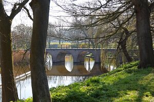 Brücke über Kanal in Hoorn, Niederlande