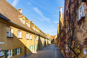 Fuggerei, Herrengasse, Augsburg, Schwaben, Bayern, Deutschland