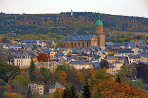Annaberg mit dem Pöhlberg im Hintergrund, Erzgebirge, Sachsen, Deutschland