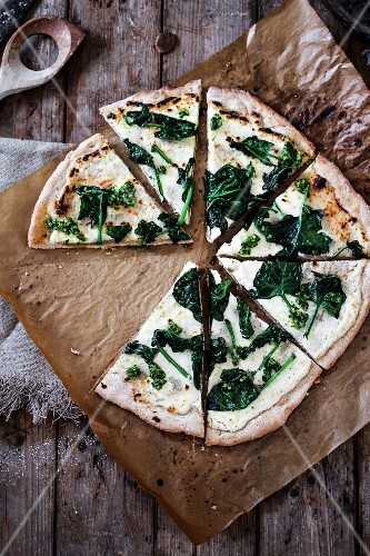 Pizza bianca with spinach and pesto