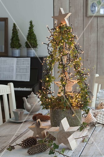 Stilisierter Tannenbaum Aus Hedera Bild Kaufen 12188857