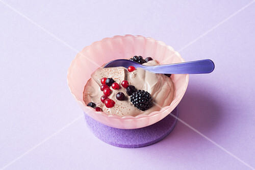 Chocolate cream with fruits of the forest (keto cuisine)