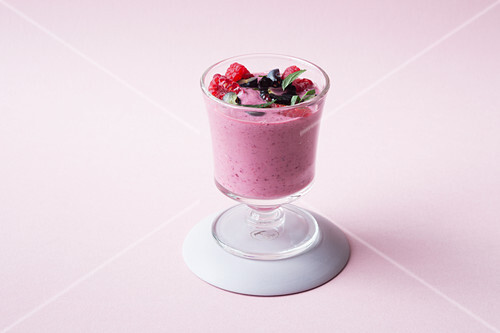 A fruity berry smoothie (keto cuisine)