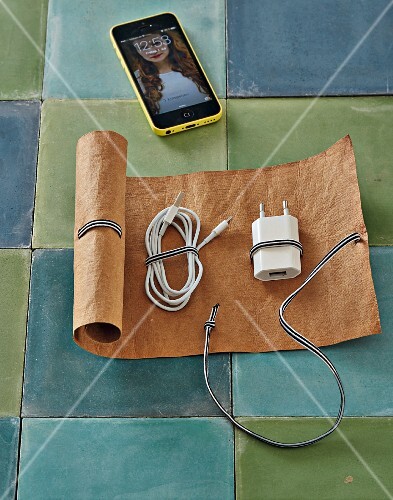 A Diy Roll Up Cable Bag Made Of Leather Paper Buy Images